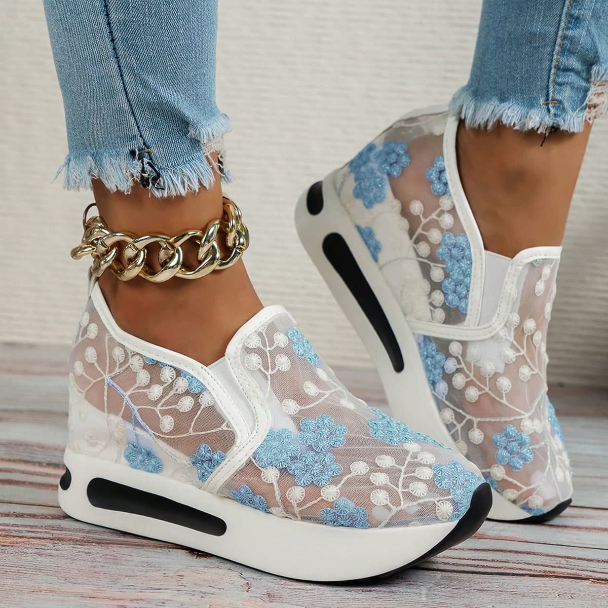 Chaussures compensÃ©es dÃ©contractÃ©es en dentelle et en maille pour femmes, chaussures Ã enfiler brodÃ©es Ã la mode et respirantes pour augmenter la